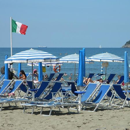 Affittacamere Ambra Marinella di Sarzana Exteriör bild
