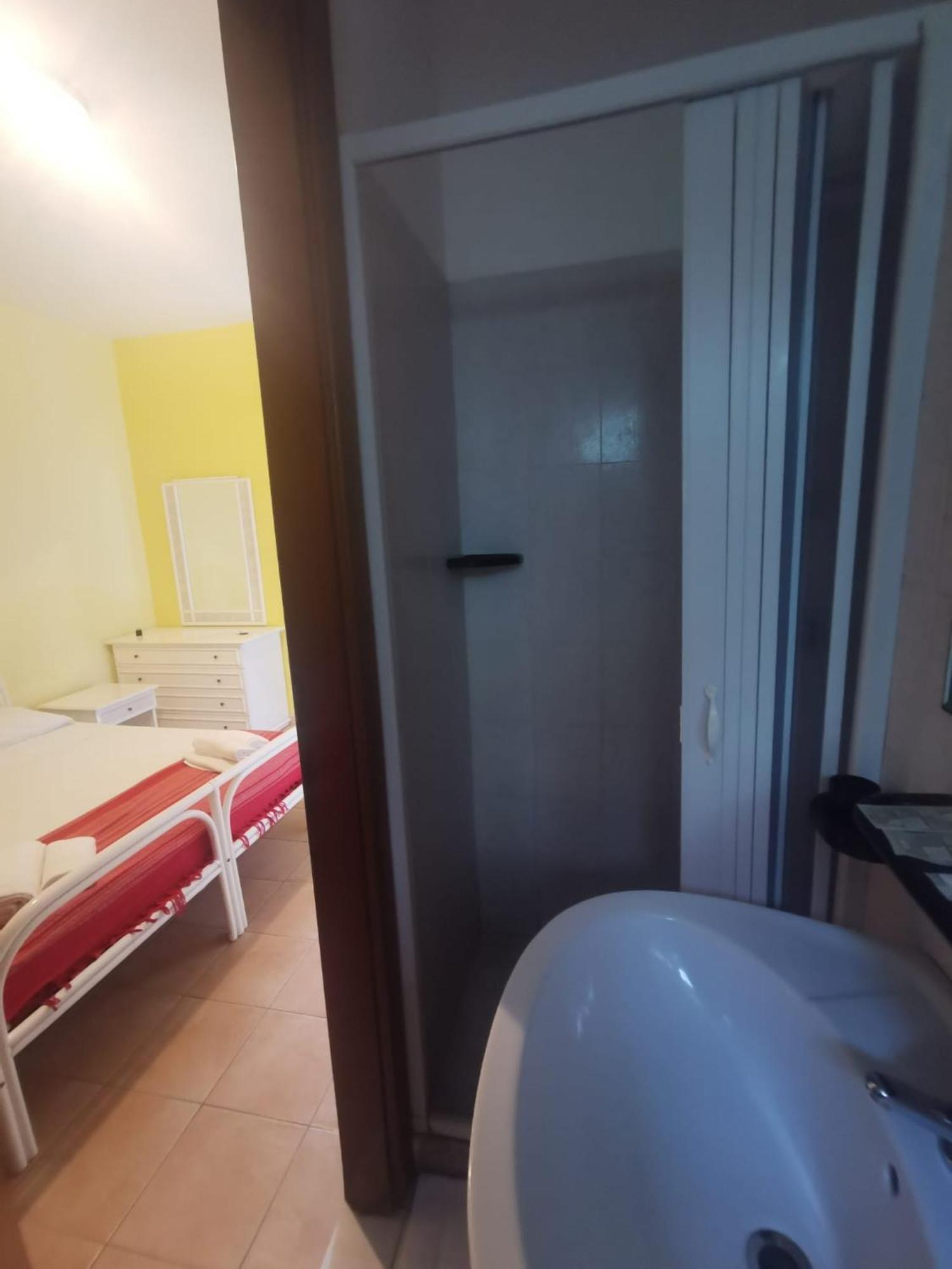 Affittacamere Ambra Marinella di Sarzana Exteriör bild