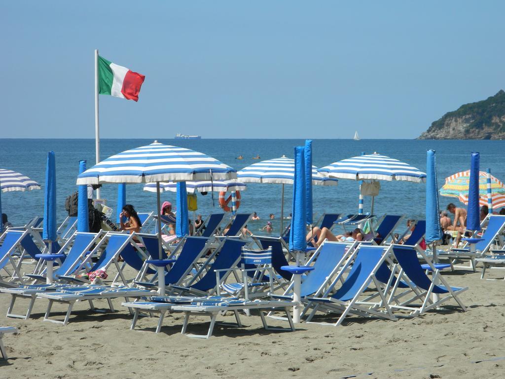 Affittacamere Ambra Marinella di Sarzana Exteriör bild